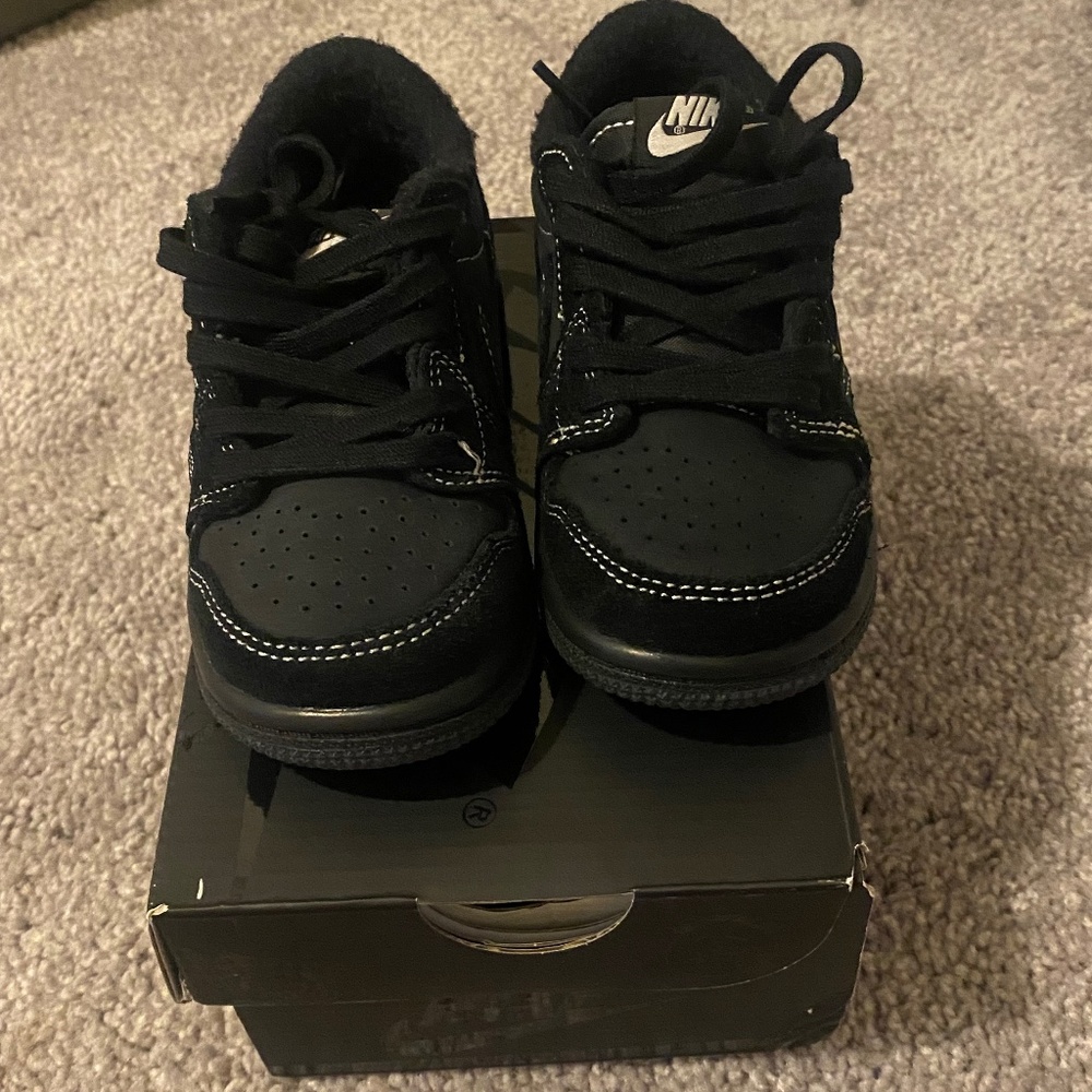 Travis Scott Jordan 1s